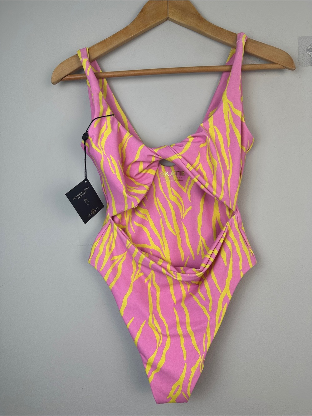 NEW Skatie Chloe One Piece Swimsuit Medium in Cabo Print Moderate Coverage Beach - Picture 2 of 16